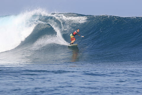 hombre surfeando, las olas del mar, tiempo de día, hombre, surf, navegar, ola, mar, agua, tablista, tabla de surf, verano, al aire libre, Oceano, feliz, tropical, mentawais, Indonesia, arrecife, divertido, una persona, un solo hombre, movimiento, Sólo para adultos, aventuras, deporte, hombres, deporte acuático, día, belleza en la naturaleza, naturaleza, salpicaduras, adulto, Deportes extremos, velocidad, actividad de ocio, poder en la naturaleza, pulverización, 5K, CC0, dominio público, libre de derechos