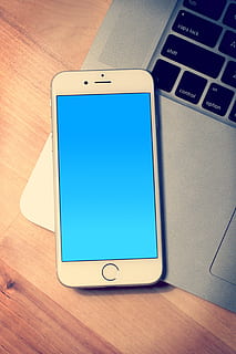 maçã, Iphone, Smartphone, computador portátil, computador, dispositivos, eletrônicos, macbook, celular, tecnologia, tocar, tecnologia sem fio, comunicação, dispositivo de informação portátil, conexão, tela, mesa, portabilidade, tela sensível ao toque, dentro de casa, tela do dispositivo, Internet, ninguém, equipamentos de informática, tablet digital, equipamentos de telecomunicações, teclado, comunicações globais, ícone de computador, surfando na internet, 2K, CC0, domínio público, royalty free