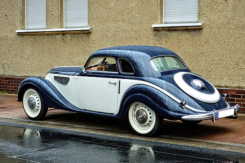 automàtic, vell, històricament, oldtimer, ddr, emw, emw 327, clàssic, cotxe antic, vehicle, emw327, elsenacher motor works, passat de moda, estil retro, cotxe, cotxe d'època, cotxe de col·leccionista, manera de transport, transport, vehicle terrestre, automòbil, arquitectura, estructura construïda, exterior de l'edifici, ciutat, dia, carrer, estacionari, cap gent, carretera, edifici, a l'aire lliure, vintage, crom, garatge, 5K, CC0, domini públic, lliure de regalies