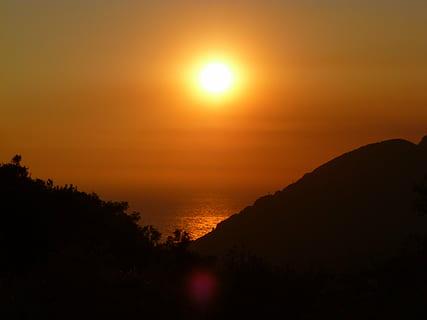 posta de sol, tron dels emperadors, corfú, cel, silueta, escenics - natura, bellesa a la natura, sol, aigua, tranquil·litat, escena tranquil·la, mar, naturalesa, muntanya, color taronja, cap gent, idíl·lic, llum solar, horitzó, medi ambient, terra, a l'aire lliure, horitzó sobre l’aigua, cel romàntic, brillant, 4K, CC0, domini públic, lliure de regalies