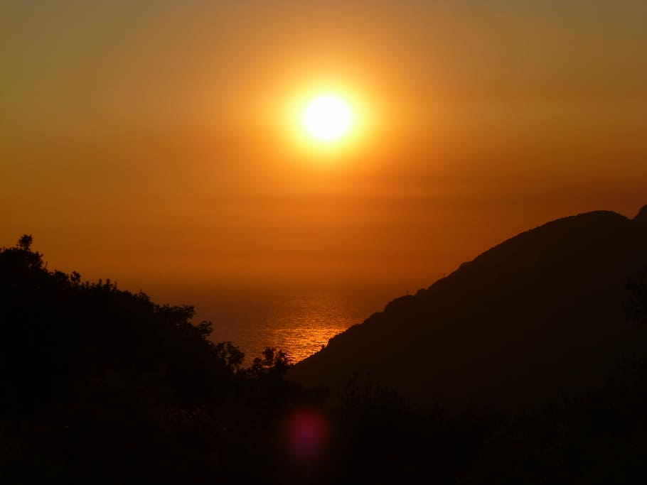 posta de sol, tron dels emperadors, corfú, cel, silueta, escenics - natura, bellesa a la natura, sol, aigua, tranquil·litat, escena tranquil·la, mar, naturalesa, muntanya, color taronja, cap gent, idíl·lic, llum solar, horitzó, medi ambient, terra, a l'aire lliure, horitzó sobre l’aigua, cel romàntic, brillant, 4K