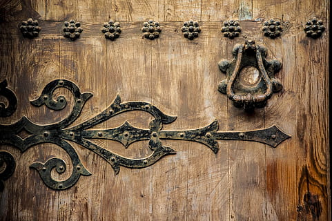 dører, knotter, tre, tre - materiale, antikk, gammel, metall, ingen folk, kunst og Håndverk, utsmykkede, håndverket, nærbilde, brun, veggbyggingsfunksjon, arkitektur, carving håndverk produkt, strukturert, dekorasjon, mønster, inngang, 1080P, CC0, offentlig domene, opphavsrett gratis