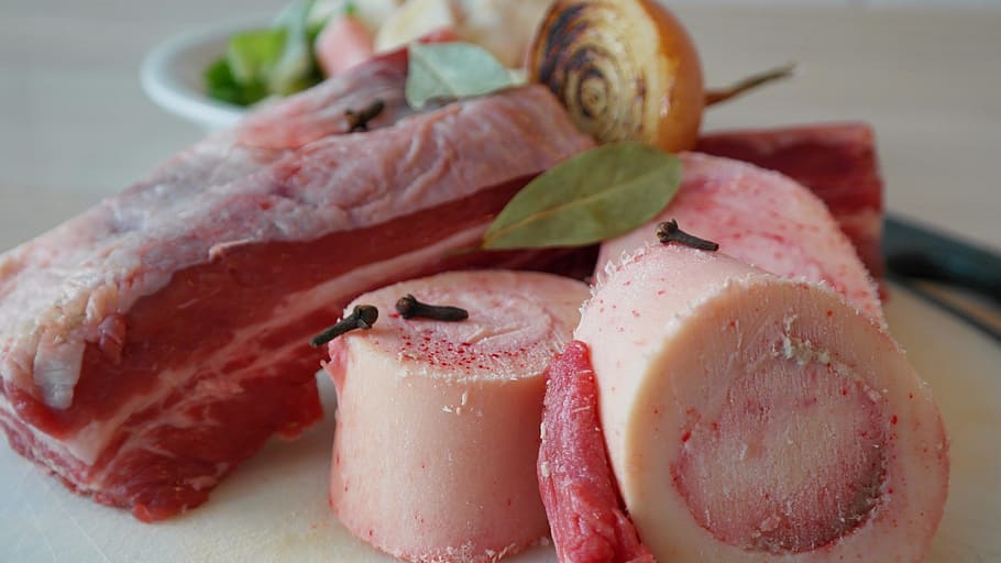 carn amb verdures, marrowbone, vedella, carn, os, crua, menjar, vermell, frisch, proteïnes, proteïna, cuinar, sopa, espècies, menjar i beguda, alimentació saludable, frescor, primer pla, fruita, tall, a l'interior, benestar, marisc, placa, cap gent, mida de la porció, llest per menjar, aliments crus, centrar-se en primer pla, animal, carn processada, sushi, menjar japonès, vaixella, sashimi, 5K