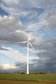 himmel, skyer, vind, vindkraft, Vindenergi, elproduktion, windräder, vinge, vindmølle, rotorbladene, teknologi, sky - himmel, miljø, alternativ energi, vedvarende energi, turbine, brændstof og elproduktion, miljøbeskyttelse, Mark, jord, landskab, natur, græs, landlige scene, skønhed i naturen, dag, plante, ingen mennesker, udendørs, bæredygtige ressourcer, 5K, CC0, offentligt domæne, royaltyfrie