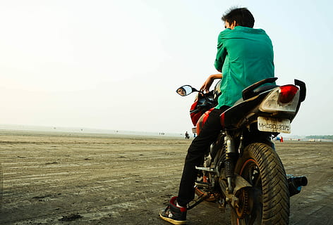 cykler, strand, indien, apache, snor, landskab, dreng, cykling, kaukasiske, han-, ung, sjovt, motorcykel, kun en mand, en person, kun voksne, kun mænd, transportmidler, rigtige mennesker, land køretøj, jord, transportform, bagfra, himmel, afslappet tøj, ride, fuld længde, livsstil, ridning, dag, herrer, skyfri himmel, fritidsaktivitet, natur, udendørs, 4K, CC0, offentligt domæne, royaltyfrie