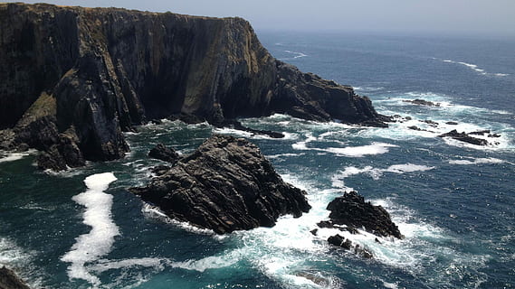 onde del mare, schizzato, costa rocciosa, scogliera, oceano, rocce, mare, costa, natura, roccia - oggetto, Paesaggi, paesaggio, onda, spiaggia, acqua, nessuno, oceano Atlantico, all'aperto, scenics - natura, bellezza nella natura, roccia, movimento, fare surf, sport acquatico, giorno, terra, solido, formazione rocciosa, cielo, 2K, CC0, dominio pubblico, privo di copyright