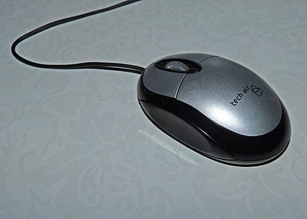 mus, computing, teknologi, computermus, computerudstyr, forbindelse, indendørs, tæt på, meddelelse, ingen mennesker, trådløs teknologi, høj vinkel visning, computer, grå, bord, mønster, afspejling, studio skud, køkkenredskaber, kabel, metal, kontrollere, sølvfarvet, 2K, CC0, offentligt domæne, royaltyfrie