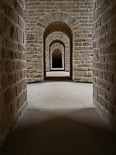 prospettiva, all'interno di un edificio in cemento, arco, mattone, muratura, parete, pietra, architettura, storia, il passato, muro di mattoni, portico, struttura costruita, forte, nessuno, costruzione, antico, Entrata, caratteristica della parete, porta, corridoio, vecchio, in casa, castello, materiale lapideo, muro di pietra, 2K, CC0, dominio pubblico, privo di copyright