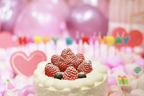 rot, Erdbeer-Toppings, gebacken, Geburtstagskuchen, Erdbeere, Beläge, Dessert, Kuchen, Lebensmittel, Süßes Essen, Gourmet, Cupcake, Feier, Glasur, Süßigkeiten, Geburtstag, Obst, Snack, keine Leute, Dekoration, pinke Farbe, Süss, Essen und Trinken, Genuss, Veranstaltung, Jahrestag, selektiver Fokus, Herzform, Versuchung, Valentinstag - Urlaub, 1080P, CC0, gemeinfrei, lizenzfrei