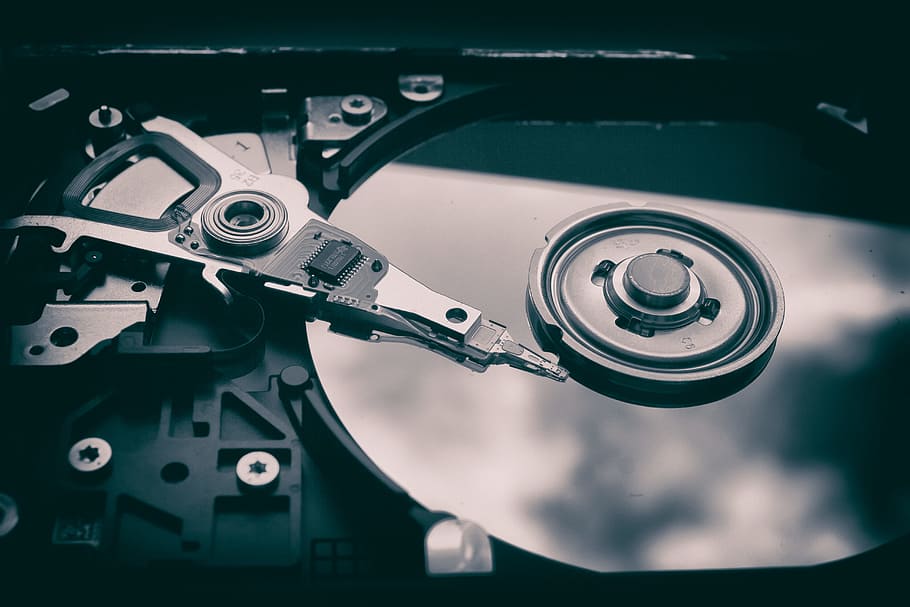 foto, òptica, unitat de disc, obert, dur, en perill d’extinció, tècnica, tecnologia, Disc dur, ordinador, dades, disc, primer pla, macro, PC, part de l’ordinador, cap gent, maquinària, indústria, a l'interior, metall, equipament, connexió, brillant, comunicació, transport, part de la màquina, fàbrica, motor, equipament elèctric, vinyeta, color plata, 5K
