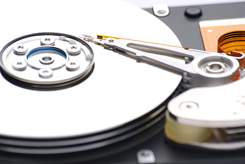 hdd, harddisk, åpen, hukommelse, lagringsmedium, digitalt, maskinvare, teknologi, pc, elektronikk, disk, datalager, den, komponent, databehandling, datailaufnahme, edp, data, masse lagring, nærbilde, skinnende, ingen folk, høy vinkel visning, metall, studio skudd, ta opp, musikk, kunstkultur og underholdning, innendørs, datamaskin del, kommunikasjon, datamaskin, industri, utstyr, hvit bakgrunn, kopiere plass, platespiller, elektrisk utstyr, sølvfarget, 4K, CC0, offentlig domene, opphavsrett gratis