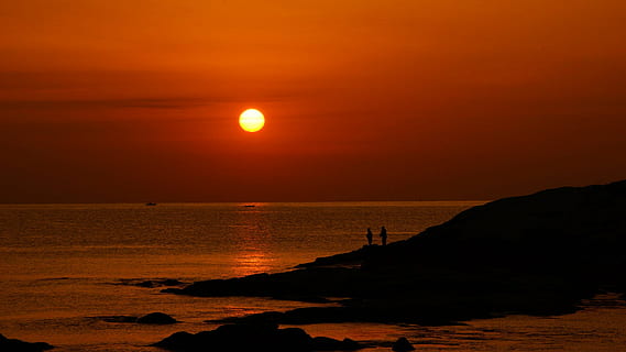 klitschko, sigui o no, k, posta de sol, mar, naturalesa, silueta, platja, sol, color taronja, llum solar, vespre, a l'aire lliure, cel, aigua, bellesa a la natura, escenics - natura, tranquil·litat, escena tranquil·la, horitzó sobre l’aigua, horitzó, terra, idíl·lic, rock - object, rock, cel romàntic, 1080P, CC0, domini públic, lliure de regalies