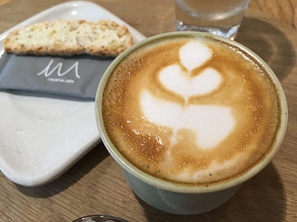 cafe, mønster, Brun, morgenmad, måltid, cremet, rund, kaffe - drikke, kaffekop, drikke, latte, cappuccino, skummende drikke, mad og drikke, stilleben, forfriskning, bord, kaffe, friskhed, krus, kop, indendørs, mad, tæt på, varm drikke, ingen mennesker, høj vinkel visning, skum kunst, porcelæn, 4K, CC0, offentligt domæne, royaltyfrie