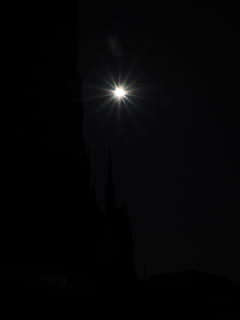 soare, eclipsă de soare, întuneric, black-out, spectacol natural, eveniment de cer, fenomen celestial, fenomen natural de, parțial, cer, noapte, siluetă, nici o persoana, natură, spațiu copie, lumină - fenomen natural, arhitectură, cu iluminare din spate, în aer liber, iluminat, lumina lunii, culoare neagră, religie, formă, Înfricoșător, frumusețe în natură, rază de soare, 4K, CC0, domeniu public, fără drepturi de autor