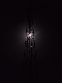 aktuell, Dunkelheit, Licht, mystisch, gebaute Struktur, die Architektur, Flachwinkelansicht, Elektrizität, Nacht-, Technologie, Himmel, Lichtanlage, keine Leute, Kraftstoff- und Stromerzeugung, beleuchtet, kopieren sie platz, Turm, Silhouette, Natur, Metall, große Höhe, draußen, Netzteil, Verbindung, schwarzer Hintergrund, hell, 4K, CC0, gemeinfrei, lizenzfrei