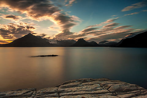 corpo, acqua, blu, bianca, nube, tramonto, nuvole, lago, riposo, soleggiato, crepuscolo, meditazione, tranquillo, calmo, paesaggio, armonia, natura, cielo, montagna, costa, spiaggia, roccia, Schroff, mare, scenics - natura, bellezza nella natura, scena tranquilla, la tranquillità, nuvola - cielo, idilliaco, riflessione, nessuno, scena non urbana, roccia - oggetto, solido, 1080P, CC0, dominio pubblico, privo di copyright