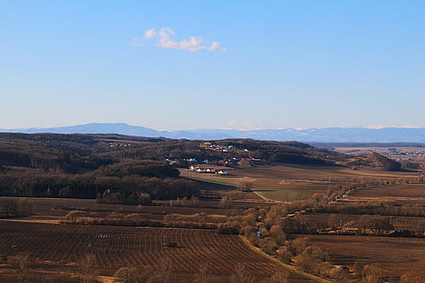widok, odległy, szeroki, krajobraz, środowisko, scenics - natura, niebo, Góra, piękno natury, spokojna scena, spokój, Natura, żadnych ludzi, dzień, wylądować, scena pozamiejska, pasmo górskie, rolnictwo, scena wiejska, pole, na dworze, roślina, kopia przestrzeń, suchy klimat, półsucha, 5K, CC0, domena publiczna, darmowe zdjęcia
