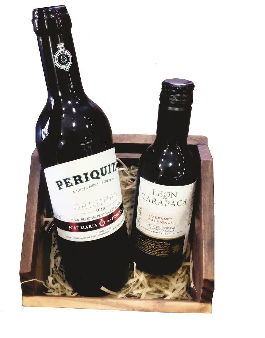 vinho, presente, cesta, caixa, madeira, cesta de madeira, periquita, Português, Portugal, garrafa, fundo branco, recipiente, texto, dentro de casa, tiro do estúdio, comida e bebida, álcool, roteiro ocidental, ninguém, refresco, rótulo, ainda vida, fechar-se, bebida, garrafa de vinho, comunicação, variação, vidro - material, vinho tinto, 2K