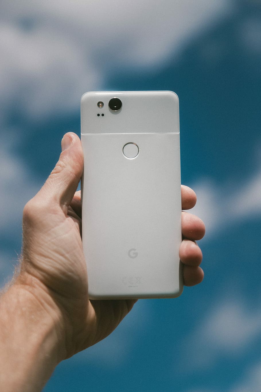 persona, celebració, blanc, google android smartphone, plata, Google, píxel, xl, smartphone, mà humana, mà, part del cos humà, una persona, centrar-se en primer pla, comunicació, tecnologia, telèfon intel·ligent, primer pla, tecnologia sense fils, connexió, activitat d'oci, dispositiu d’informació portàtil, persones reals, part del cos, telèfon mòbil, dit, dia, 5K