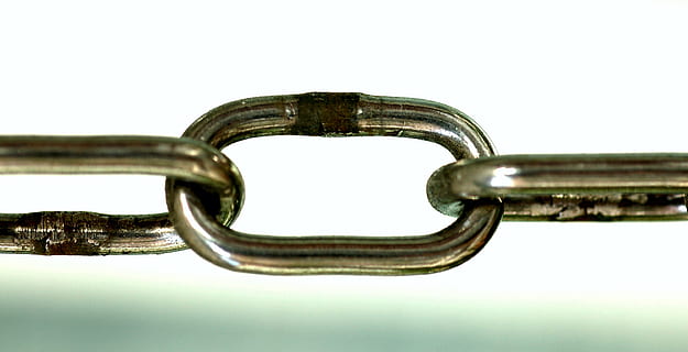 Nahaufnahmefoto, grau, Metallkette, Zeichenfolge, Verknüpfung, stehlen, Macht, Ausdruck, weißer Hintergrund, Metall, Nahansicht, Studioaufnahme, ausgeschnitten, keine Leute, drinnen, Bürobedarf, Verbindung, Ausrüstung, einzelnes Objekt, Sicherheit, Stillleben, Mann gemacht, Menschen gemacht Objekt, Schmuck, Clip, Stärke, Büroklammer, Kommunikation, silberfarben, 2K, CC0, gemeinfrei, lizenzfrei