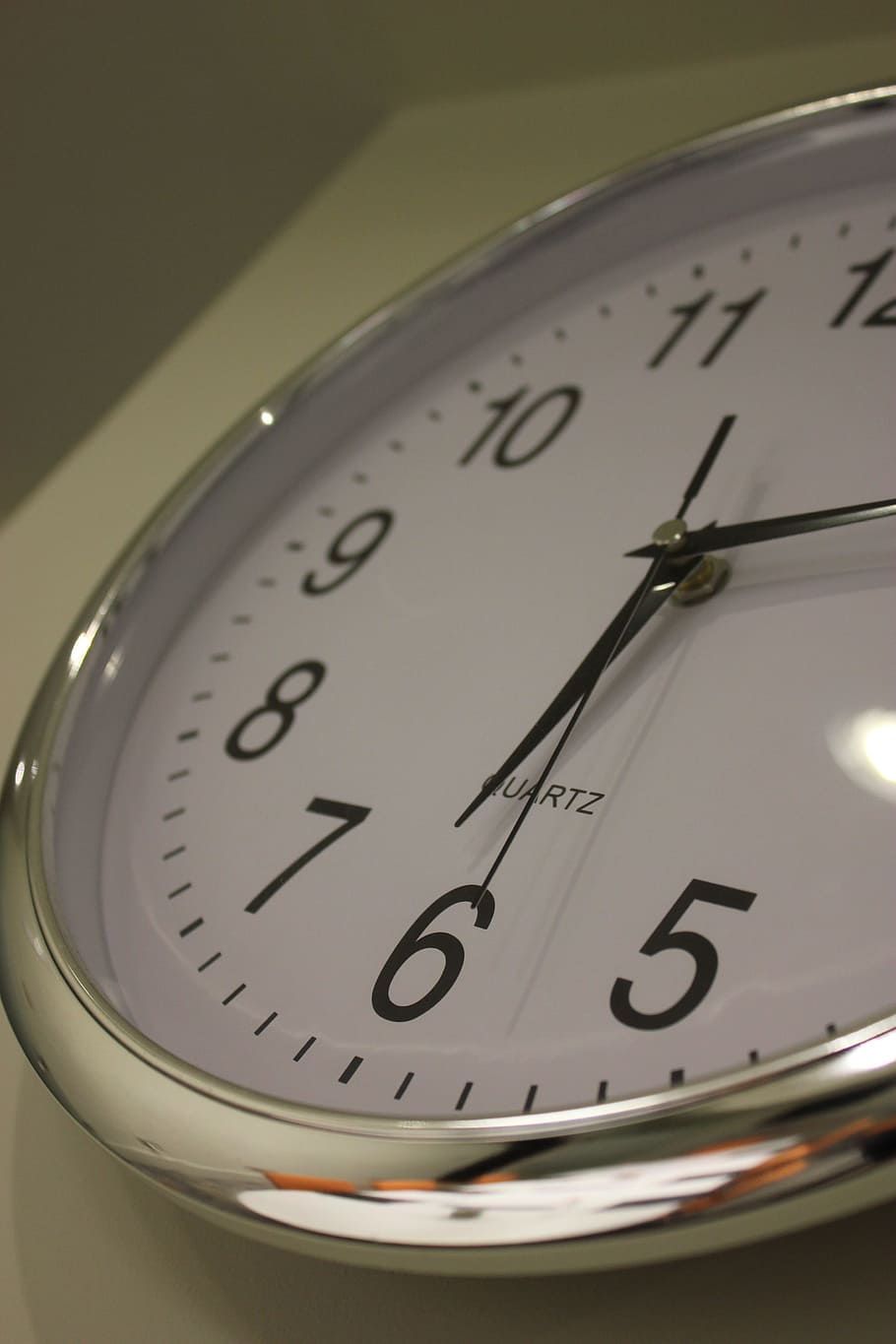 tidsadministration, ur, tid, ledelse, deadline, forretning, planlægning, nummer, uret ansigt, tidsinstrument, nøjagtighed, indendørs, minut hånd, tæt på, vægur, klok hånd, ingen mennesker, måleinstrument, holde øje, cirkel, form, geometrisk form, time hånd, armbåndsur, teknologi, 5K