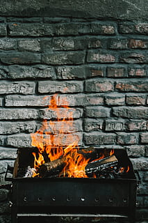 Verbrennung, protokolliert, Holzkohlegrill, Grillplatte abgefeuert, gefeuert, Grillen, Tablett, Feuer - natürliches Phänomen, Flamme, Hitze - Temperatur, Kamin, Brennholz, rot, Kohle, Holz - Material, glühend, Nahansicht, Ziegelwand, Feuer, keine Leute, Wandbau - Funktion, orange Farbe, Natur, Holz, Tag, draußen, Log, Backstein, Bewegung, Wand, 5K, CC0, gemeinfrei, lizenzfrei