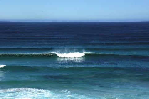 Surfen, Unterbrecher, Ozean, Wellen, seelandschaft, Meer, Wasser, Küste, Küsten, Natur, Welle, Blau, Strand, Horizont, Horizont über Wasser, Himmel, Schönheit in der Natur, Szenen - Natur, Bewegung, klarer Himmel, Ufergegend, ruhige Szene, idyllisch, Ruhe, Land, keine Leute, Sport, Tag, draußen, Kraft in der Natur, 2K, CC0, gemeinfrei, lizenzfrei