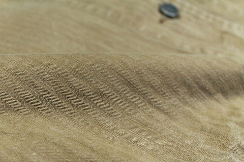 textura, rybí kost, -li, texturou, vzor, nikdo, textil, detail, uvnitř, pozadí, celý rám, zaměřit se na popředí, vysoký úhel pohledu, materiál, měkkost, hnědý, nábytek, den, selektivní zaměření, jednoduchost, relaxace, oblečení, 4K, CC0, veřejná doména, bez autorských práv