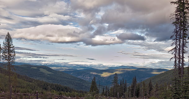 Landschaft, Sonnenuntergang, Wolken, Bäume, Berge, Tal, Berg, Hügel, hügelig, hell, dramatisch, Natur, Himmel, Sonne, Sommer-, Sonnenaufgang, Sonnenlicht, Licht, Blau, Horizont, Dämmerung, draussen, rot, sonnig, Farbe, Baum, Orange, Jahreszeit, Wiese, Gelb, ländlich, bunt, Reise, Feld, Abend, Szene, Sonnenuntergang Landschaft, Frühling, Wolkengebilde, natürlich, szenisch, Wasser, bc, britisch, Columbia, Kootenay, Kanada, Weg, Rossland, schwelgen, Nakusp, b, c, Wald, Tourismus, Urlaub, Grün, Park, Umgebung, Erhaltung, Ökologie, Ökosystem, üppig, Hintergrund, Panorama, groß, Frische, Pflanze, Textur, Laub, Blatt, Flora, stürmisch, Sturm, wolkig, Regen, Regenbogen, Wetter, Rosa, lila, Symmetrie, symmetrisch, ruhig, friedlich, Entspannen Sie Sich, Frieden, szenen, draußen, wolke - himmel, Schönheit in der Natur, Kiefer, Gebirge, Panorama-, keine Leute, ruhige Szene, Szenen - Natur, Ruhe, Nicht-städtische Szene, idyllisch, Tag, Land, Nadelbaum, Kiefernwald, 5K