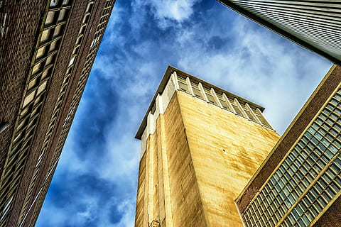 faible, photo d'angle, marron, blanc, béton, bâtiment, usine, industrie, laisser, bâtiment industriel, endroits perdus, exploitation minière, chevalement, passé, Bâtiment d'usine, historiquement, fugacité, architecture, facture, pforphoto, ciel, bleu, nostalgie, faible angle de vue, nuage - ciel, extérieur du bâtiment, structure construite, en plein air, personne, journée, ville, la nature, extérieur d'immeuble de bureaux, moderne, gratte ciel, Bureau, la fenêtre, district résidentiel, lumière du soleil, directement en dessous, luxe, 5K, CC0, domaine public, libre de droits