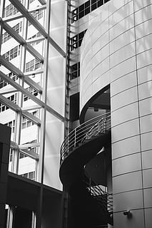 grå, spiral trapper, bygning, vindeltrappe, indre, arkitektur, trappe, sort og hvid, moderne, indretning, spiralformet, ovenpå, anden sal, struktur, monokrom, Haag, indendørs, jorikkleen, marckleen, unsplash, æble, photoshop, bygget struktur, bygning udvendig, lav vinkel visning, by, kontorbygning udvendig, glas - materiale, ingen mennesker, kontor, dag, afspejling, vindue, udendørs, tårn, høj - høj, skyskraber, natur, himmel, 4K, CC0, offentligt domæne, royaltyfrie
