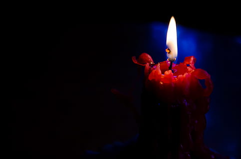 lilin, api, gelap, romansa, romantis, gelap, percintaan, perdamaian, kerohanian, harapan, pembakaran, suhu panas, merah, diterangi, api - fenomena alam, merapatkan, dalam ruangan, tembakan studio, latar belakang hitam, alam, kamar gelap, bersinar, pencairan, tidak ada orang, menyalin ruang, kilau, 5K, CC0, domain publik, bebas royalti