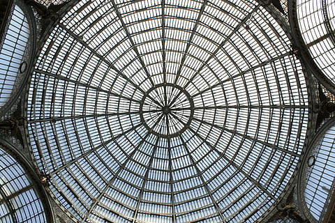 soffitto, architettura, verso l'alto, cielo, Italia, design, spazio, finestre, finestra, bicchiere, hall-interno, in casa, struttura costruita, cupola, caratteristica architettonica, modello, Inquadratura dal basso, nessuno, vetro - materiale, direttamente sotto, lucernario, fotogramma intero, architettura e arte, forma, giorno, forma geometrica, luce del sole, destinazioni di viaggio, moderno, 4K, CC0, dominio pubblico, privo di copyright