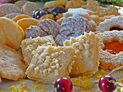 různé soubory cookie, cookie, Vánoce, příchod, upéct, cookies, vánoční cukroví, vánoční pečení, dokonce pečené, jídlo a pití, sladké jídlo, jídlo, nikdo, variace, detail, dezert, velká skupina objektů, uvnitř, svěžest, pečený, sladký, připraven jíst, stálý život, požitek, pokušení, nezdravé stravování, práškového cukru, cukr, snídaně, 4K, CC0, veřejná doména, bez autorských práv