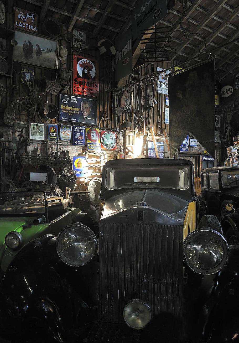 Oldtimer, Museum, Auto, Automuseum, Automobil, Scheinwerfer, klassisch, Fahrzeug, drinnen, keine Leute, Tag, die Architektur, gebaute Struktur, beleuchtet, Geschäft, große gruppe von gegenständen, Container, Restaurant, Nacht-, Fülle, Feuer, glühend, Gebäude, Fabrik, Verbrennung, Metall, Transportmittel, 4K