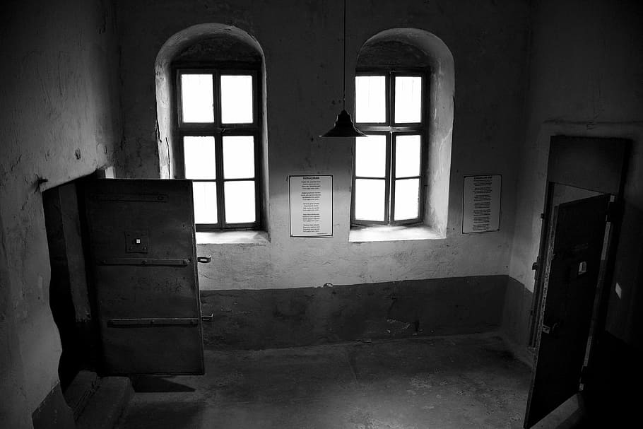 porta, finestra, presó, museu, sinop, gall dindi, cel·la, abandonat, a l'interior, brut, espatllat, arquitectura, edifici, estructura construïda, vell, cap gent, arc, dia, càstig, obsoleta, casa, història, vidre - material, deteriorament, el passat, declivi, aixafar, arruïnat, 4K