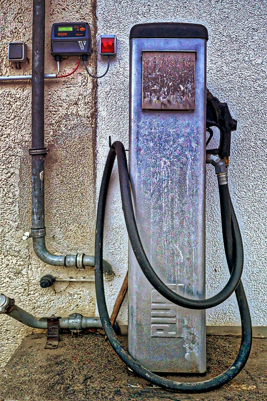 equipament, tecnologia, rendiment, vell, indústria, retro, estacions de servei, bomba de gasolina, gasolina, recàrrega, bomba del combustible, cap gent, metall, connexió, generació de combustible i energia, farcit, gasolinera, rovellat, dia, funció de construcció de parets, combustibles fòssils, primer pla, control, abandonat, arquitectura, a l'aire lliure, equipament elèctric, 4K