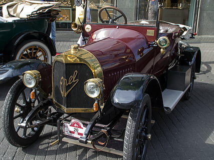 autos, oldtimer, historiquement, rétro, vielles voitures, voiture, mode de transport, transport, véhicule terrestre, véhicule à moteur, moto, ville, phare, style rétro, journée, voiture ancienne, Stationnaire, rue, ancien, Voyage, personne, en plein air, architecture, route, roue, luxe, 4K, CC0, domaine public, libre de droits