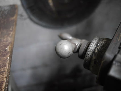 handle, tool, machine, close-up, indoors, metal, no people, focus on foreground, selective focus, knob, old, workshop, equipment, single object, jewelry, work tool, design, technology, alloy, 4K, CC0, public domain, royalty free