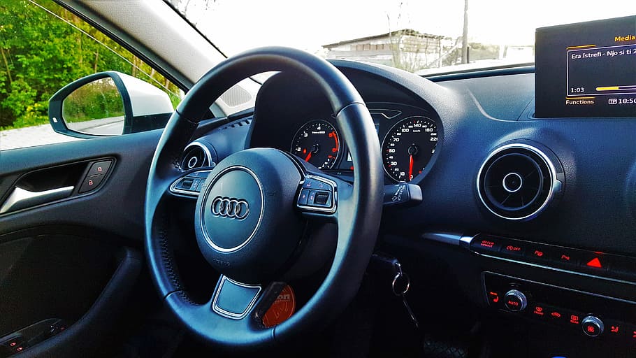 persona, presa, foto, negre, Volant audi, audi, a3, interior, automàtic, vehicle, cotxe, audi, a3, automòbil, transport, servei, direcció, motor, tecnologia, interior del cotxe, roda, control, cuir, equipament, treballador, gent, panell, disseny, luxe, automoció, modern, garatge, conduir, gestionar, mecànica, reparació, botiga, velocitat, arreglar, taller de reparació d'automòbils, treballar, blau, taller, metall, cap gent, calibre, manera de transport, panell de control, volant, interior del vehicle, velocímetre, vehicle terrestre, primer pla, parabrisa, a l'interior, vidre - material, palanca de canvis, viatjar, nombre, metre: instrument de mesura, polsador, 5K
