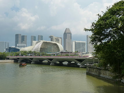 taronja, gris, barca baixa, cos, aigua, cos d'aigua, arquitectura, escena urbana, riu, estructura construïda, lloc famós, exterior de l'edifici, arquitectura i edificis, modern, asia, ciutat, gratacels, llocs de viatges, paisatge urbà, pont - estructura feta per l'home, pont, cel, transport, connexió, davant del mar, naturalesa, edifici, núvol - cel, exterior d’edifici d’oficines, arbre, dia, planta, cap gent, a l'aire lliure, districte financer, pont d’arc, 1080P, CC0, domini públic, lliure de regalies