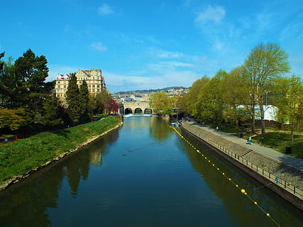 bany, pont, riu, riu, avon, viatjar, UK, pont, riu, avon, Gran Bretanya, reflexió, aigua, arquitectura, estructura construïda, cel, exterior de l'edifici, arbre, planta, naturalesa, dia, edifici, cap gent, a l'aire lliure, blau, barri residencial, davant del mar, bellesa a la natura, història, pont d’arc, 4K, CC0, domini públic, lliure de regalies