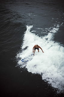 surfboarding osób, fale, człowiek surfuje, surfować, fala, ocean, mężczyzna, osoba, woda, ruch, morze, jedna osoba, prawdziwi ludzie, Natura, styl życia, sport, plusk, dzień, surfing, spędzania wolnego czasu, sport wodny, pływanie, wysoki kąt widzenia, na dworze, nabrzeże, 5K, CC0, domena publiczna, darmowe zdjęcia
