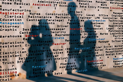 ombres, quatre, gent, marró, paret, ombra, professions, feina, cerca, treballar, fons, comunicació, text, guió occidental, tecnologia, a l'interior, cap gent, marc complet, dades, nombre, connexió, signe, complexitat, ciència, pantalla del dispositiu, guió, ordinador, equips informàtics, patró, orientació, missatge, 5K, CC0, domini públic, lliure de regalies