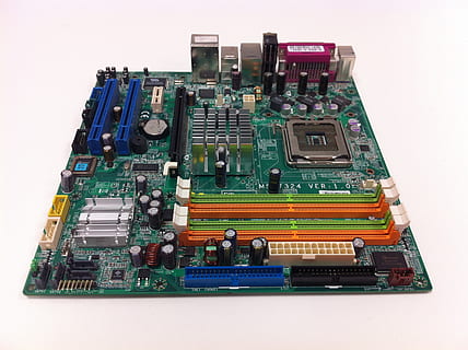 carte mère d'ordinateur verte, carte mère, pcb, ordinateur, circuit imprimé, Industrie électronique, puce informatique, La technologie, équipement, industrie, lien, équipement informatique, partie informatique, personne, complexité, vue grand angle, à l'intérieur, fermer, prise de vue en studio, fond blanc, nature morte, couleur verte, composant électrique, équipement électrique, CPU, 2K, CC0, domaine public, libre de droits