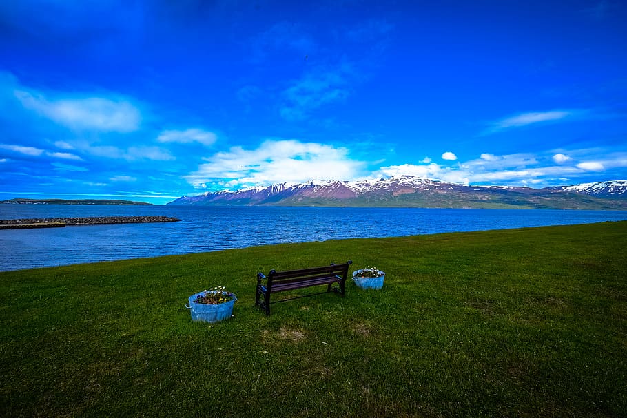 mare, paesaggio, montagne, natura, spiaggia, nuvole, luce del giorno, erba, oceano, all'aperto, paesaggio marino, riva del mare, cielo, acqua, onde, scenics - natura, bellezza nella natura, scena tranquilla, la tranquillità, montagna, blu, nuvola - cielo, pianta, nessuno, panchina, posto a sedere, giorno, lago, terra, scena non urbana, panchina del parco, 4K