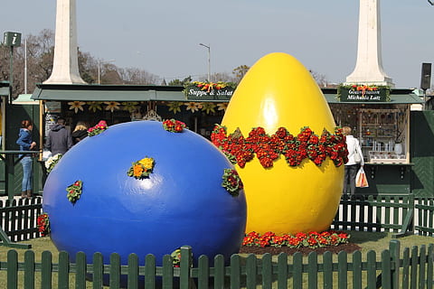arquitectura, schönbrunn, mercat de pasqua, Pasqua, ous de Pasqua, ou de Pasqua, groc, blau, parc, Palau de Schönbrunn, llocs d'interès, parc del castell, castell, Austràlia, viena, viatge a la ciutat, edifici, estructura construïda, naturalesa, exterior de l'edifici, religió, creença, espiritualitat, globus, dia, persones incidentals, destinacions de viatge, a l'aire lliure, cel, viatjar, lloc de culte, transport, aigua, pelegrinatge, 1080P, CC0, domini públic, lliure de regalies
