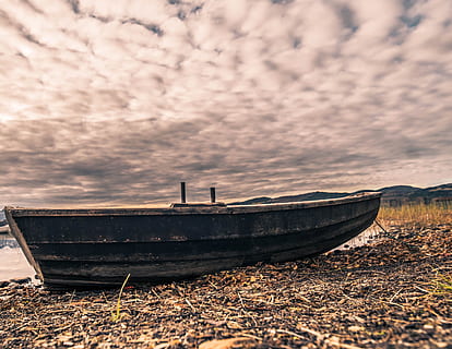 Boot, Himmel, Wolken, Reflexion, Küste, Nordnorwegen, das Meer, Ansichten, nett, blaues Wasser, die Art der, Fjord, Meer, Landschaft, Wasser, Licht, Norwegen, Sonne, Orange, Hintergrund, weiter Winkel, der Rand des Wassers, Strandgress, Strand, alt, Wasserfahrzeug, Transportmittel, Transport, Natur, wolke - himmel, Ruhe, Land, festgemacht, keine Leute, Szenen - Natur, ruhige Szene, Sonnenuntergang, Schönheit in der Natur, draußen, verlassen, Tag, Verschlechterung, Ruderboot, ruiniert, 4K, CC0, gemeinfrei, lizenzfrei