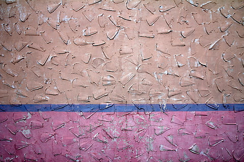 sense títol, paret, pis, patró, textura, fons, resum, material, acer, aspre, marc complet, cap gent, funció de construcció de parets, dia, estructura construïda, arquitectura, abundància, marró, gran grup d'objectes, repetició, paper, a l'aire lliure, sòls, text, arranjament, color rosa, 5K, CC0, domini públic, lliure de regalies