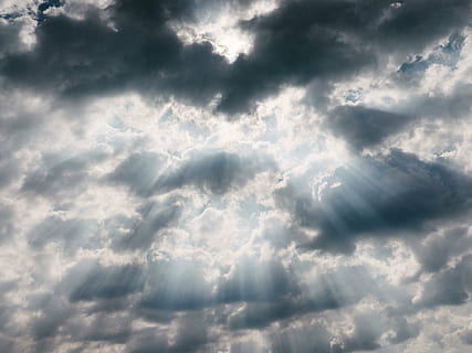 berawan, langit, sinar matahari, cahaya, putih, awan, cuaca, latar belakang, cloudscape, badai, alam, langit yang dramatis, awan - langit, bahaya, hujan, angin, keindahan di alam, lingkungan Hidup, langit murung, suasana, gelap, tidak ada orang, mendung, scenics - alam, di luar rumah, yg beralamat buruk, iklim, meteorologi, 5K, CC0, domain publik, bebas royalti